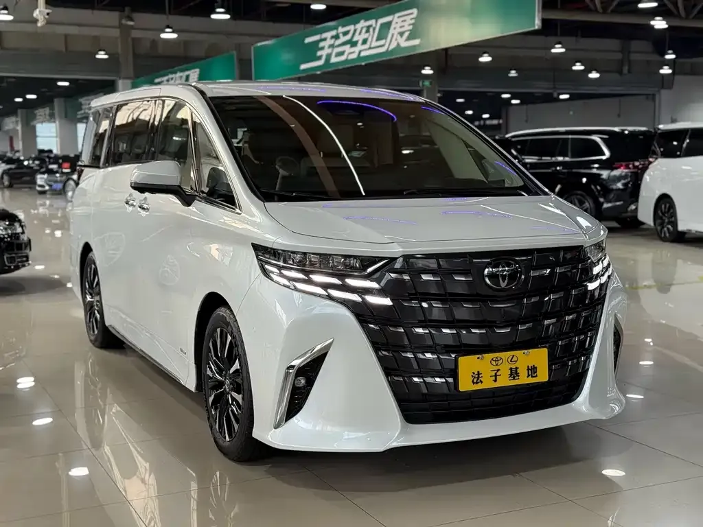 Toyota Alphard — фото 7