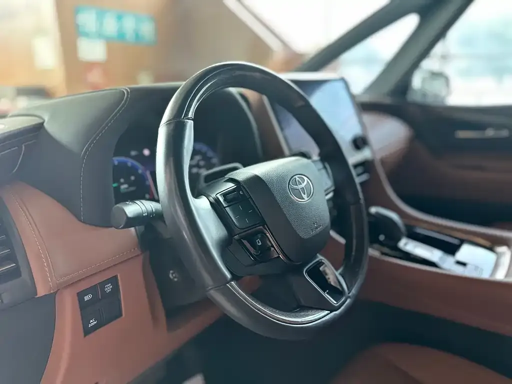 Toyota Alphard — фото 3