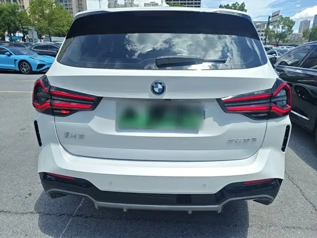 BMW iX3 — фото 4