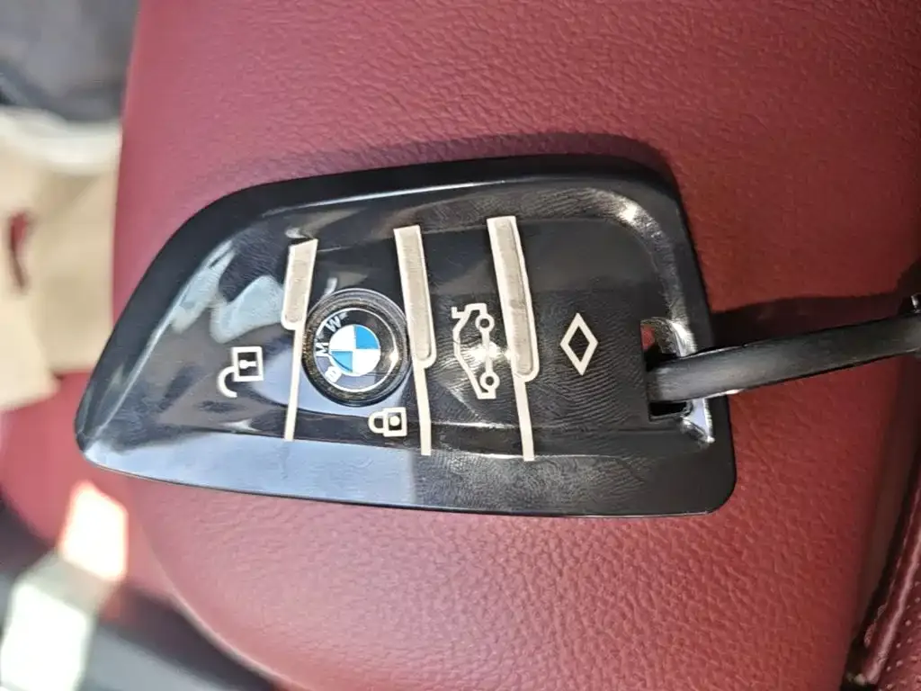 BMW iX3 — фото 6