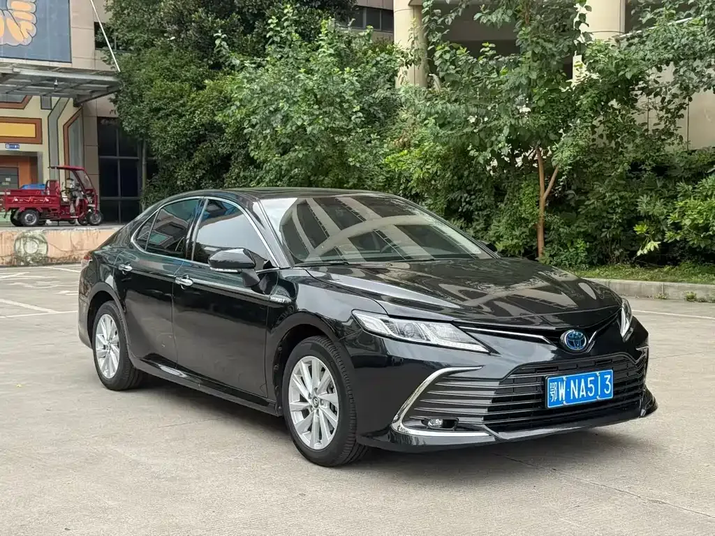 Toyota Camry — фото 6