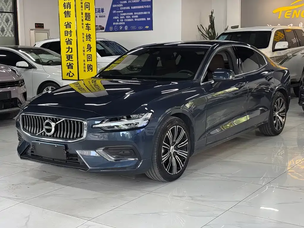Volvo S60 — фото 1