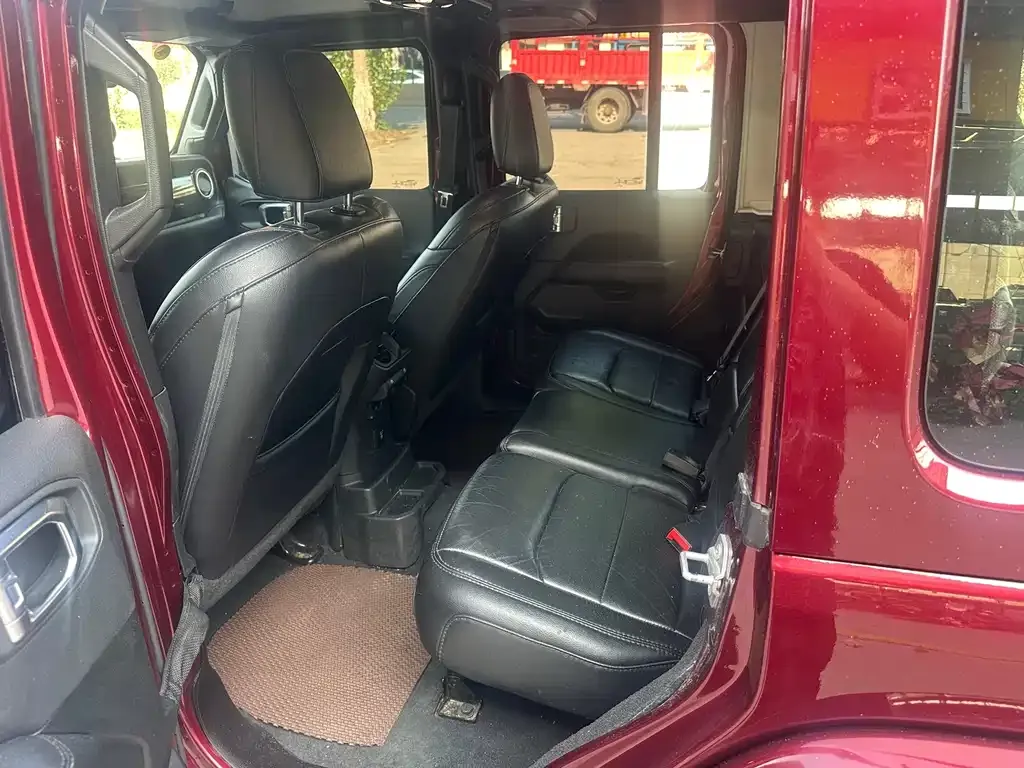 Jeep Wrangler — фото 8