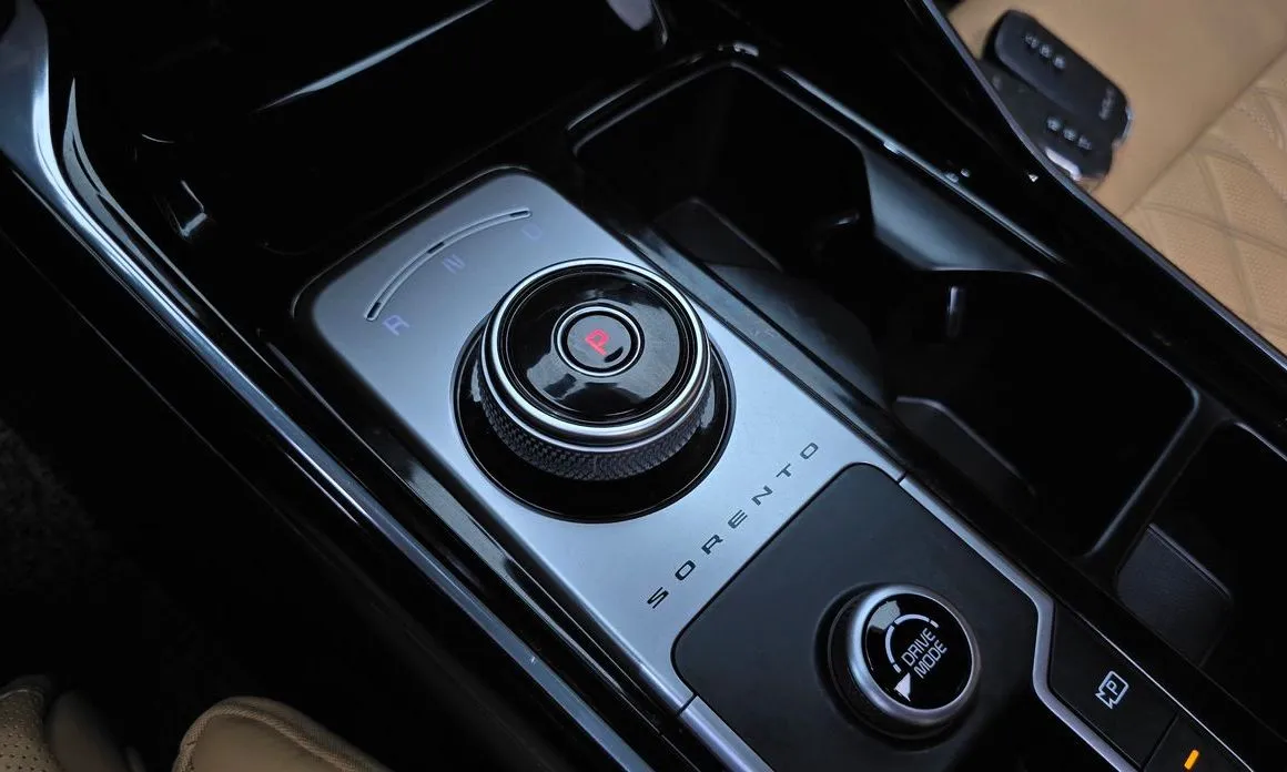 Kia Sorento — фото 9