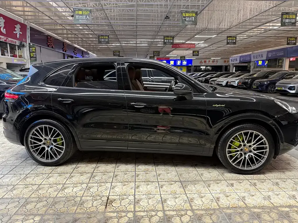 Porsche Cayenne Hybrid — фото 7
