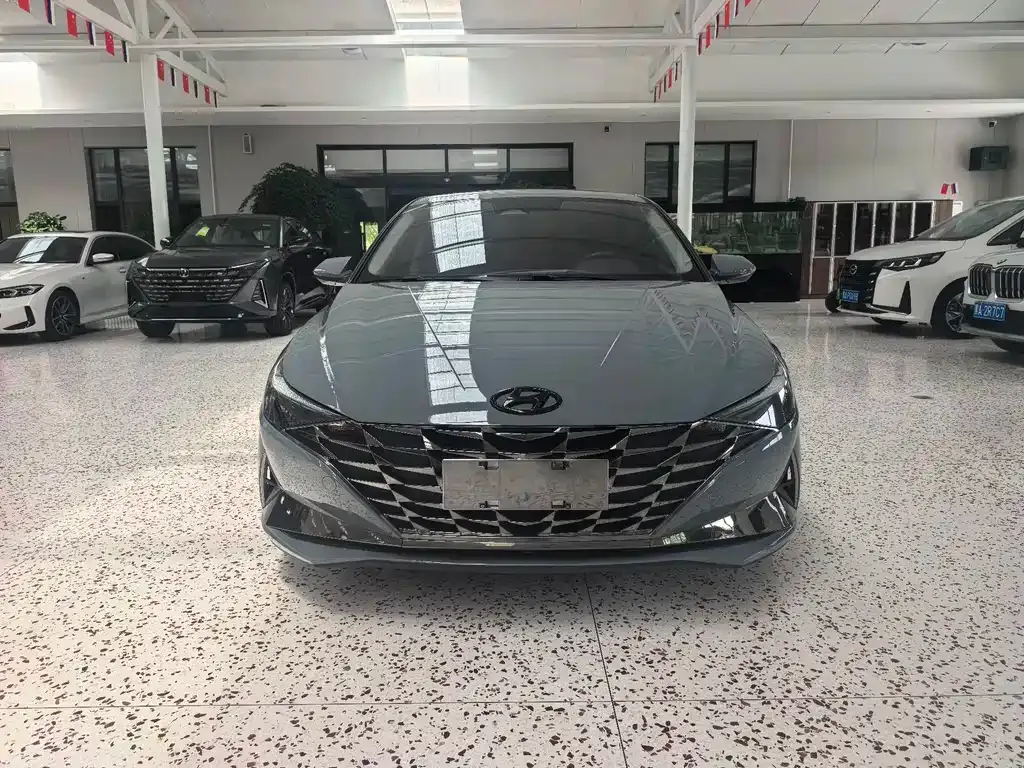 Hyundai Elantra — фото 2
