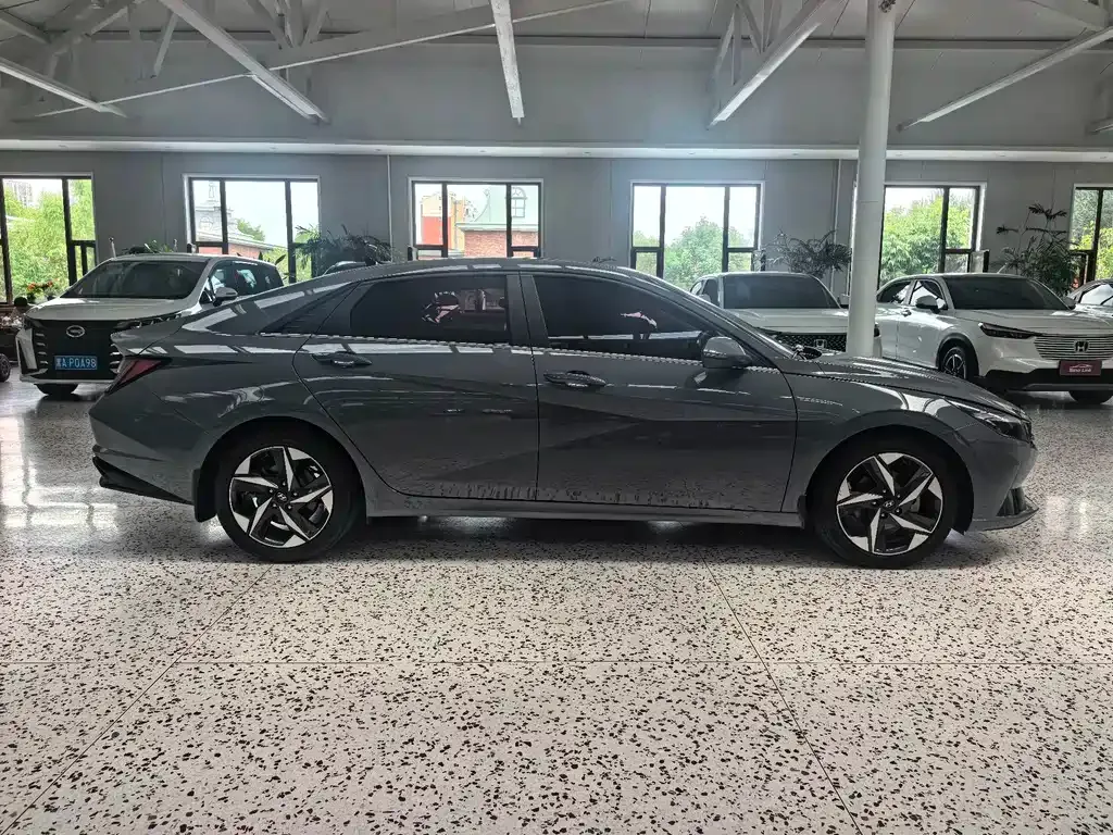 Hyundai Elantra — фото 10