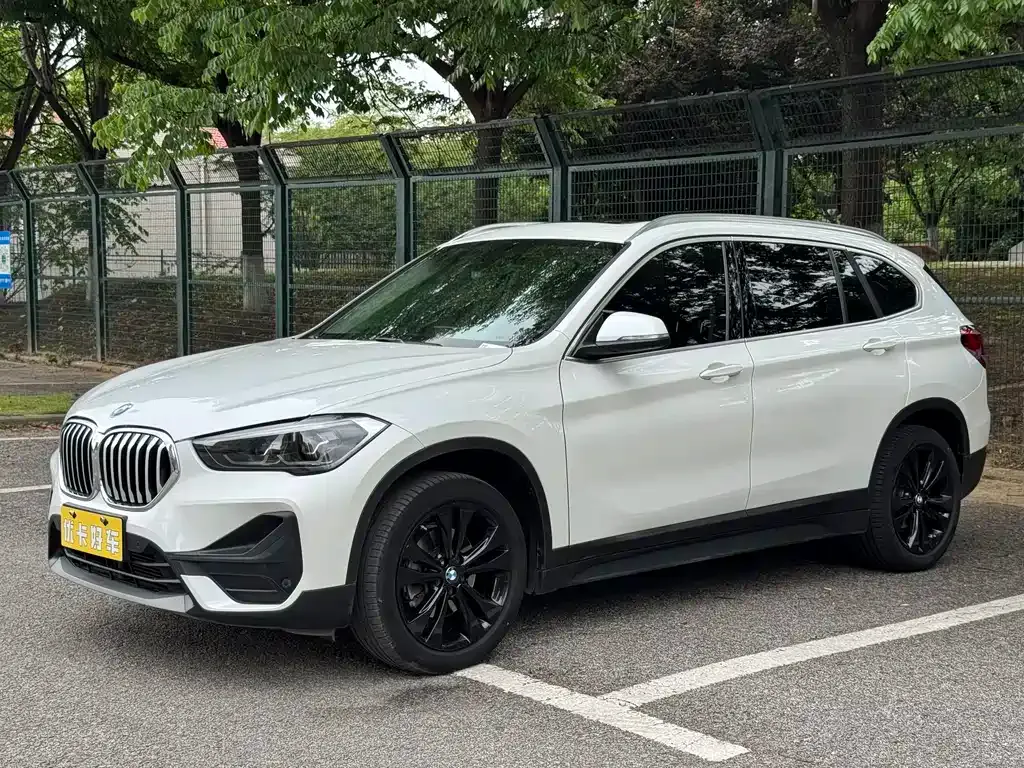 BMW X1 — фото 1
