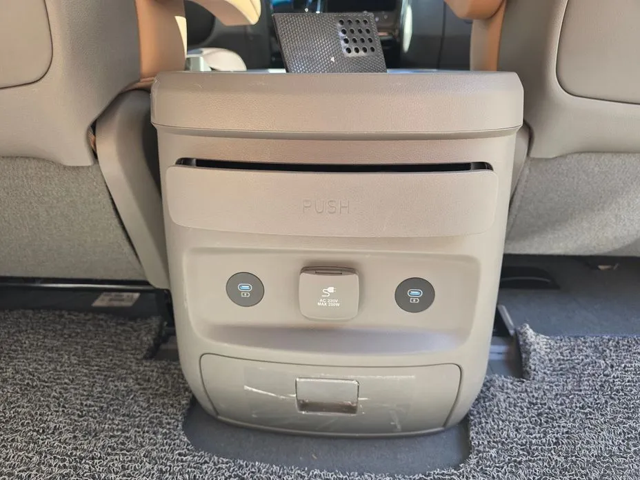 Hyundai Staria — фото 2