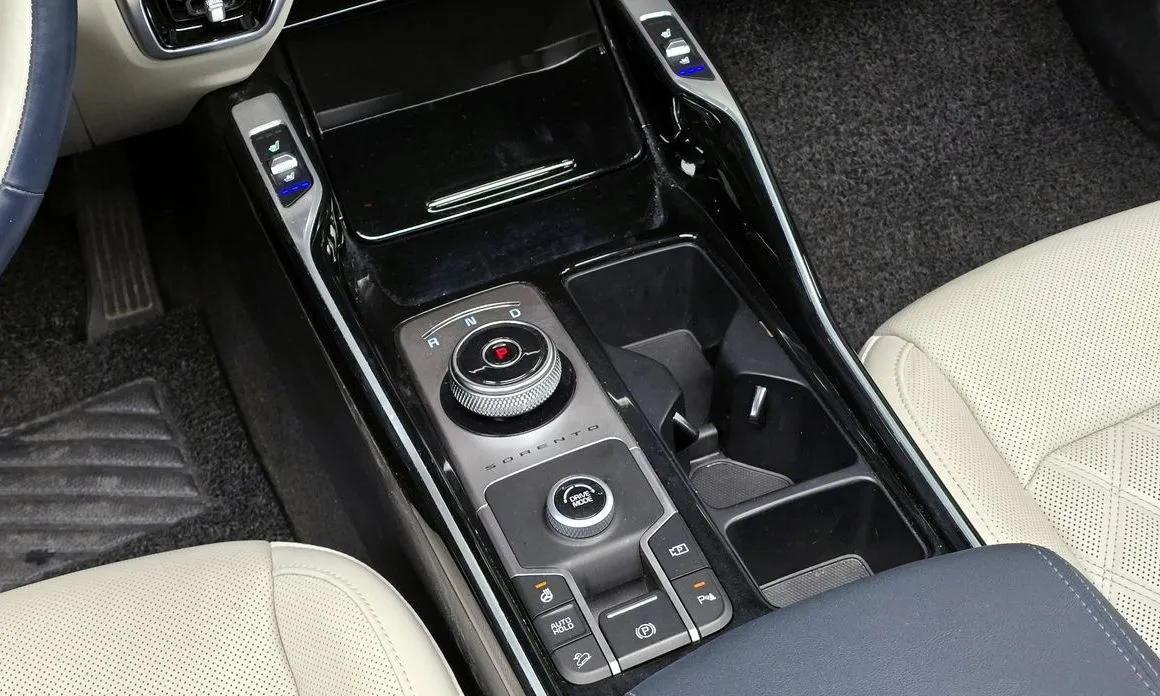 Kia Sorento — фото 9