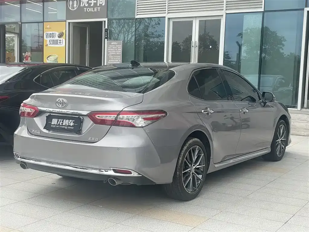 Toyota Camry — фото 5