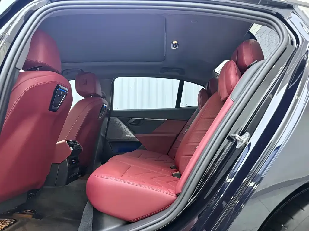 BMW 5 Series — фото 10