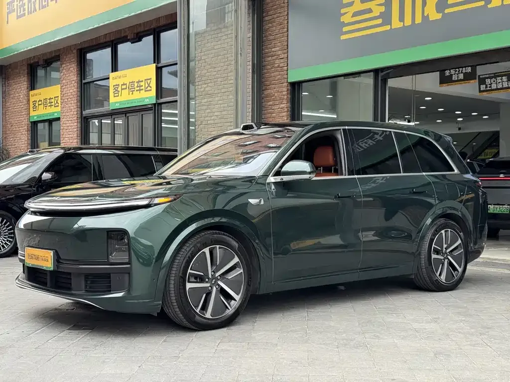 Li Auto L8 — фото 10