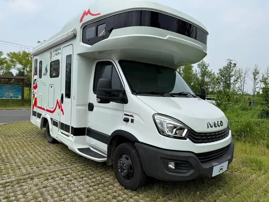 IVECO Ousheng — фото 8