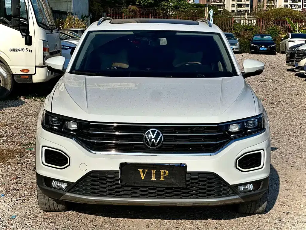Volkswagen T-Roc — фото 1