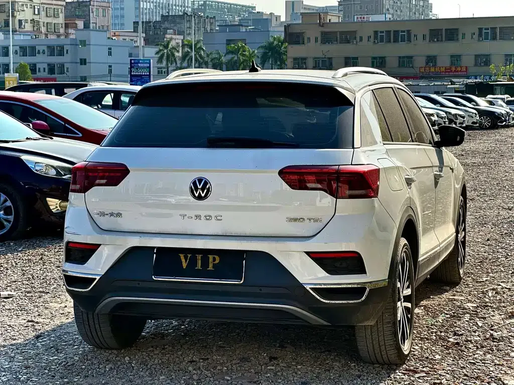 Volkswagen T-Roc — фото 9
