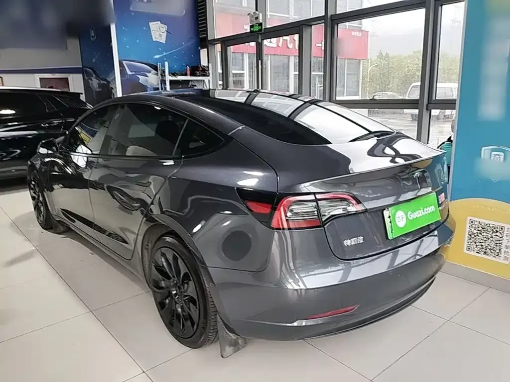 Tesla Model 3 — фото 2
