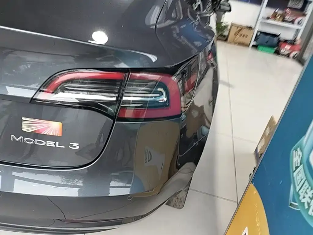 Tesla Model 3 — фото 5