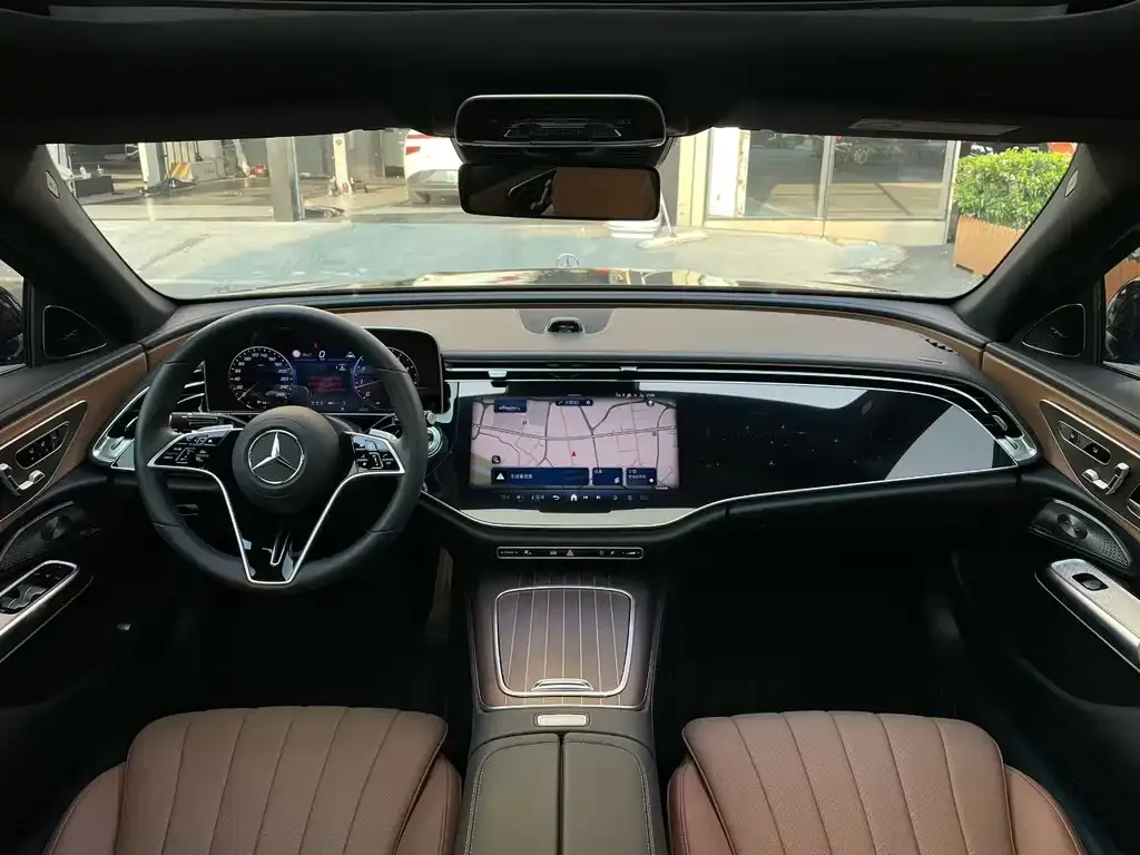 Mercedes-Benz E-Class — фото 2