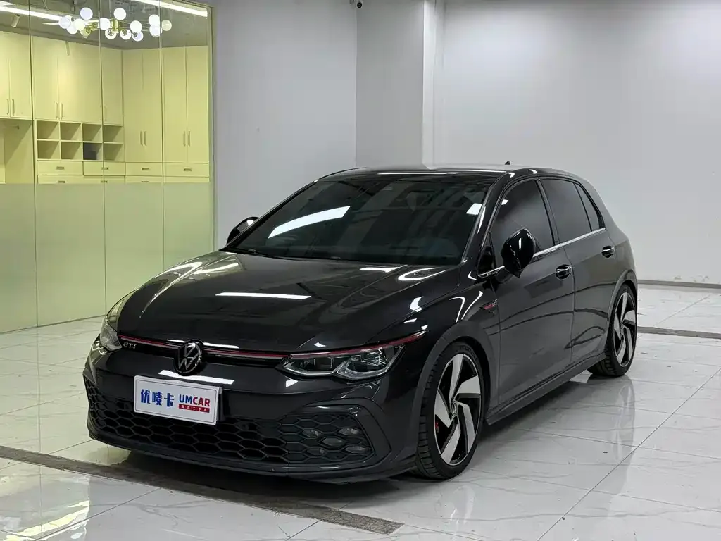 Volkswagen Golf GTI — фото 1