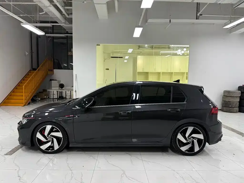 Volkswagen Golf GTI — фото 7
