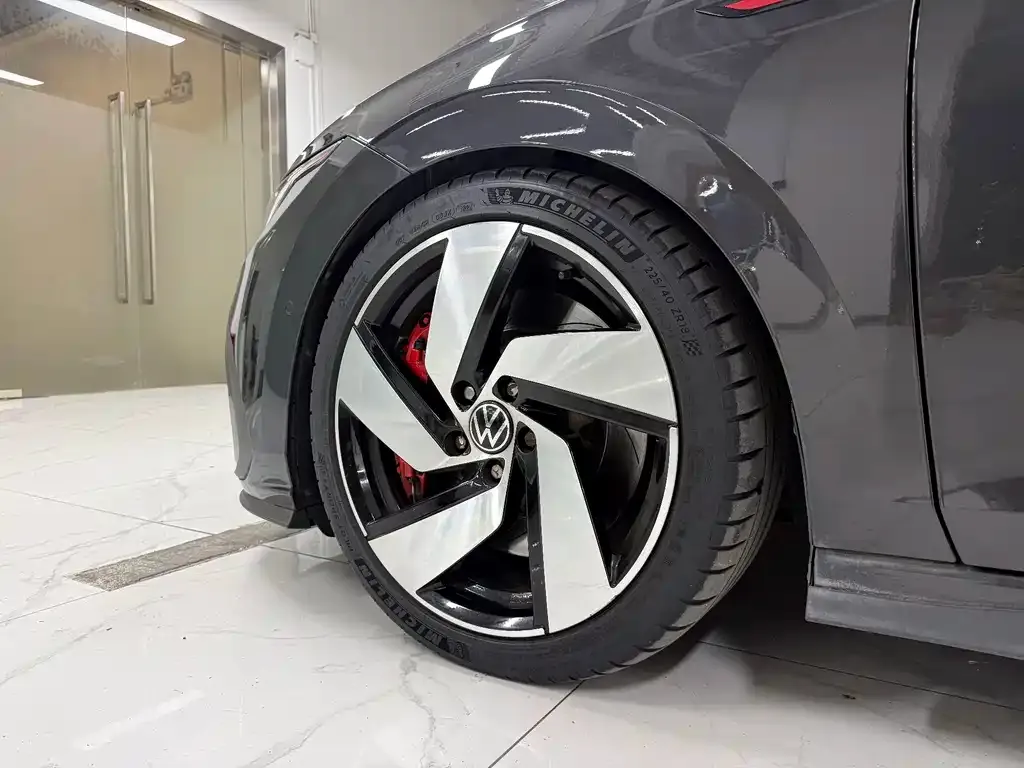 Volkswagen Golf GTI — фото 5