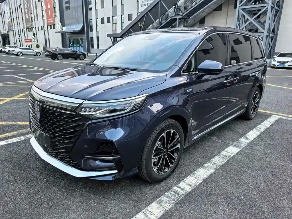 Roewe iMAX8 — фото 1