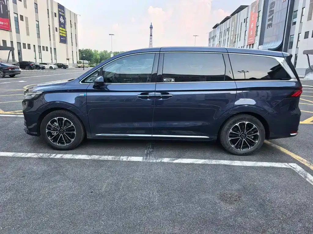 Roewe iMAX8 — фото 9