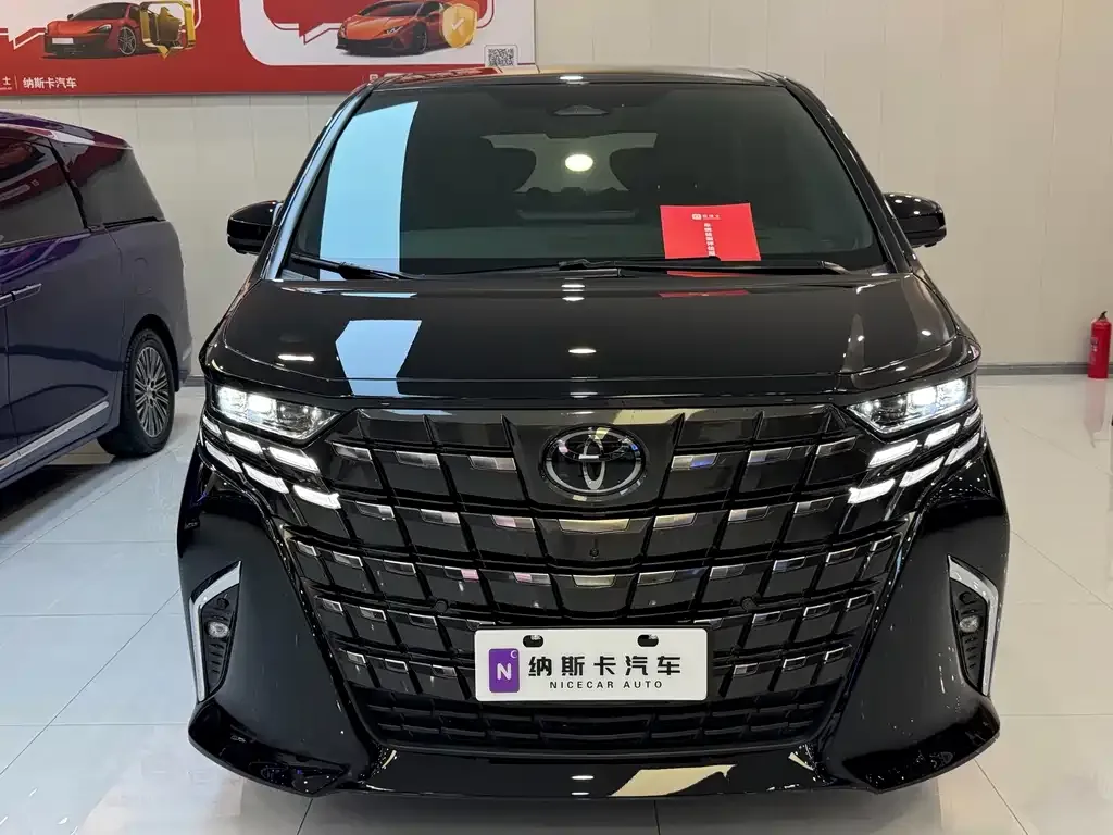 Toyota Alphard — фото 5