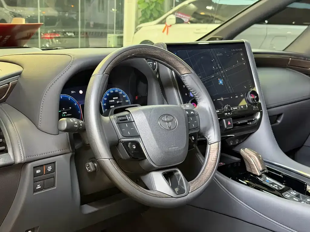 Toyota Alphard — фото 4