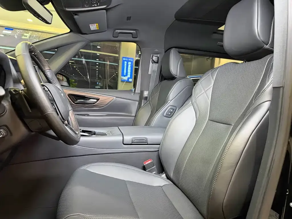 Toyota Alphard — фото 9