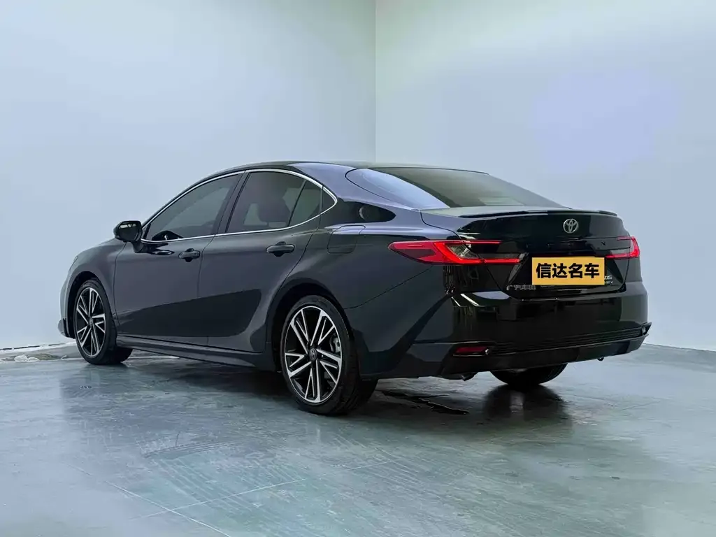 Toyota Camry — фото 7