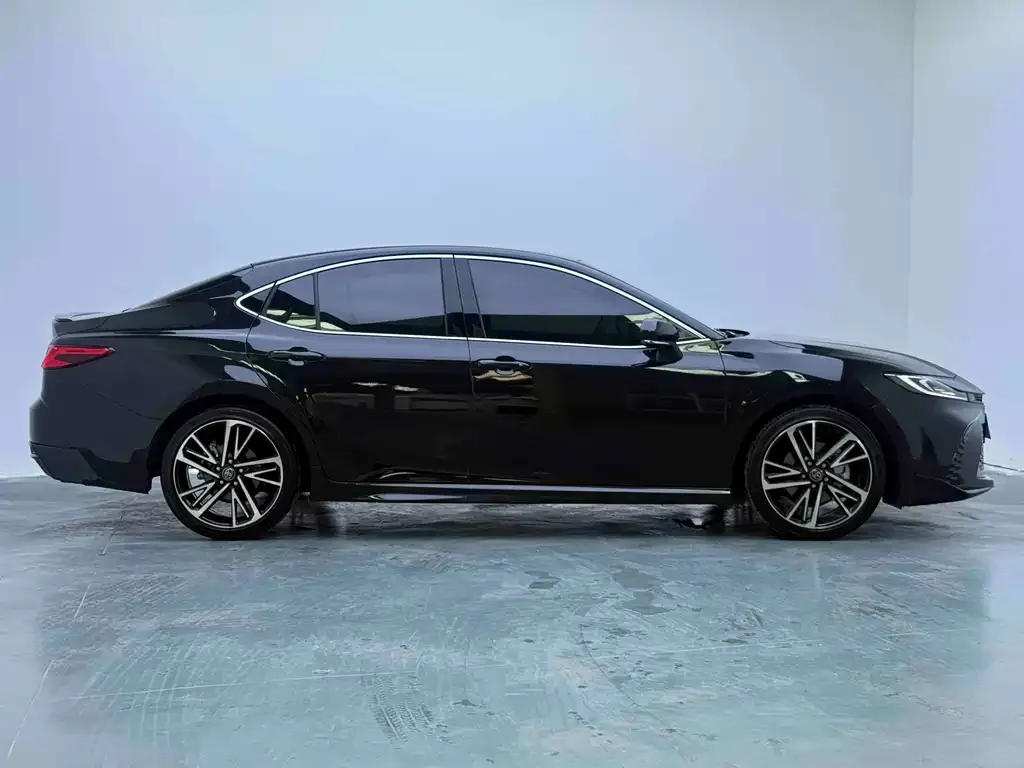 Toyota Camry — фото 8