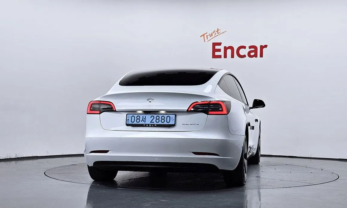 Tesla Model 3 — фото 10
