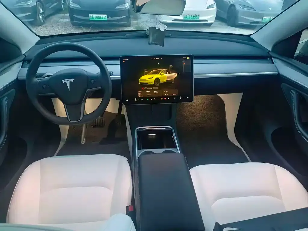 Tesla Model Y — фото 6