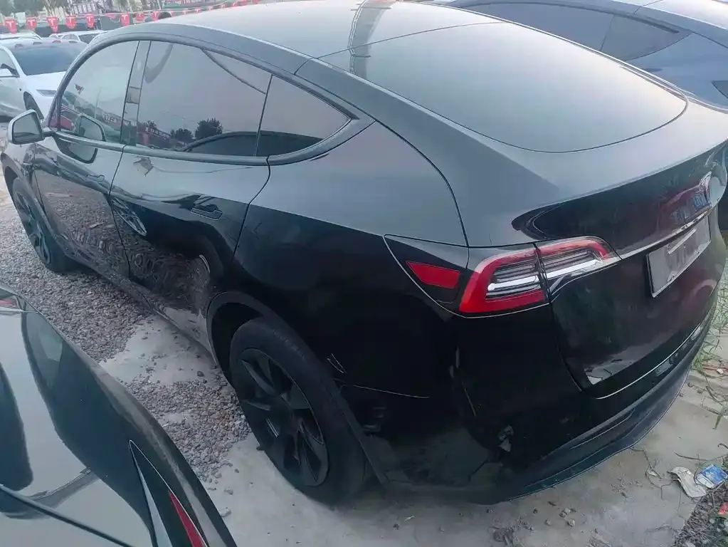Tesla Model Y — фото 4