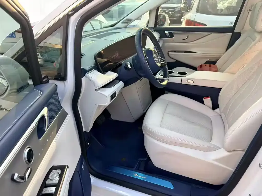 Buick GL8 Hybrid — фото 6