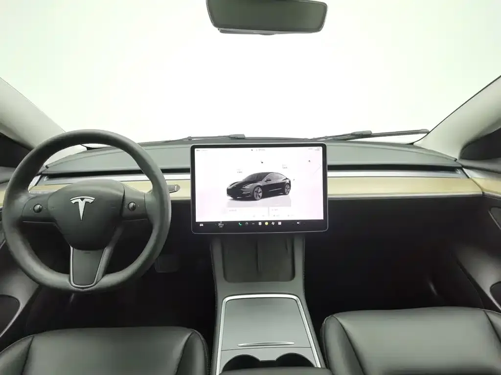 Tesla Model 3 — фото 3