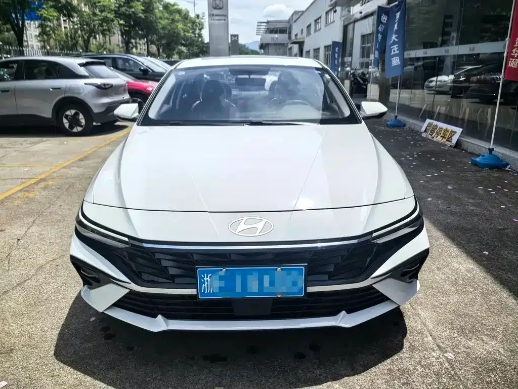 Hyundai Elantra — фото 7