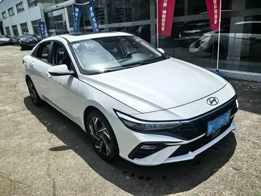 Hyundai Elantra — фото 5