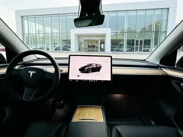 Tesla Model Y — фото 2