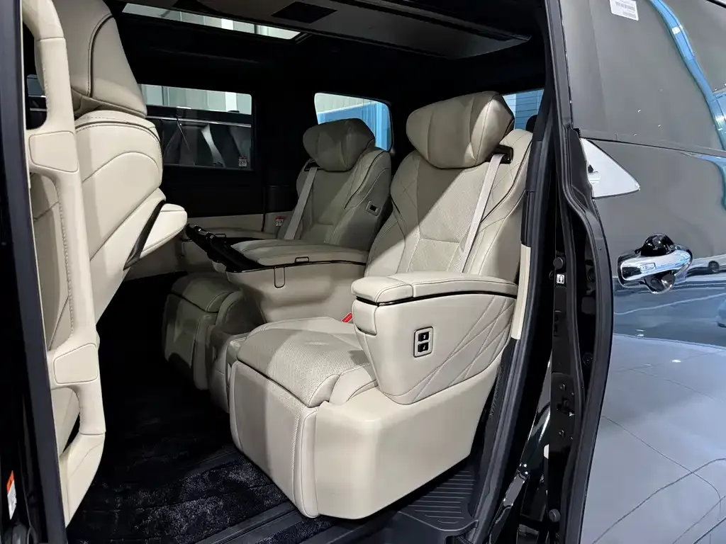 Toyota Vellfire — фото 4