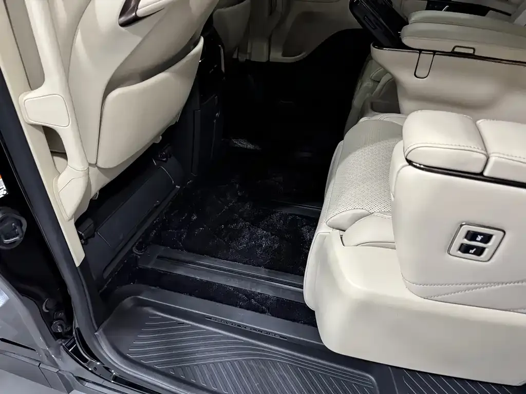 Toyota Vellfire — фото 10