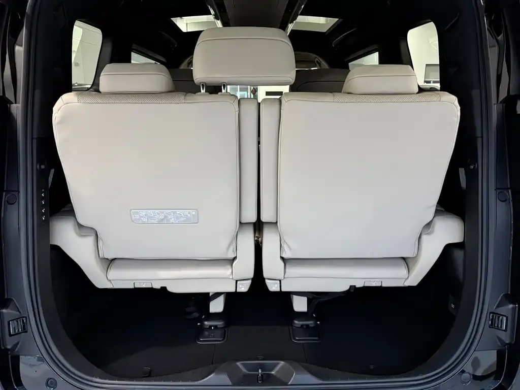 Toyota Vellfire — фото 7