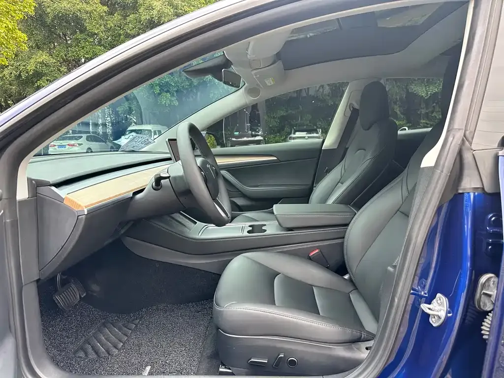 Tesla Model 3 — фото 10