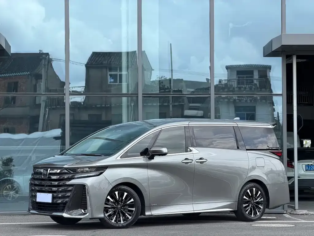 Toyota Vellfire — фото 1