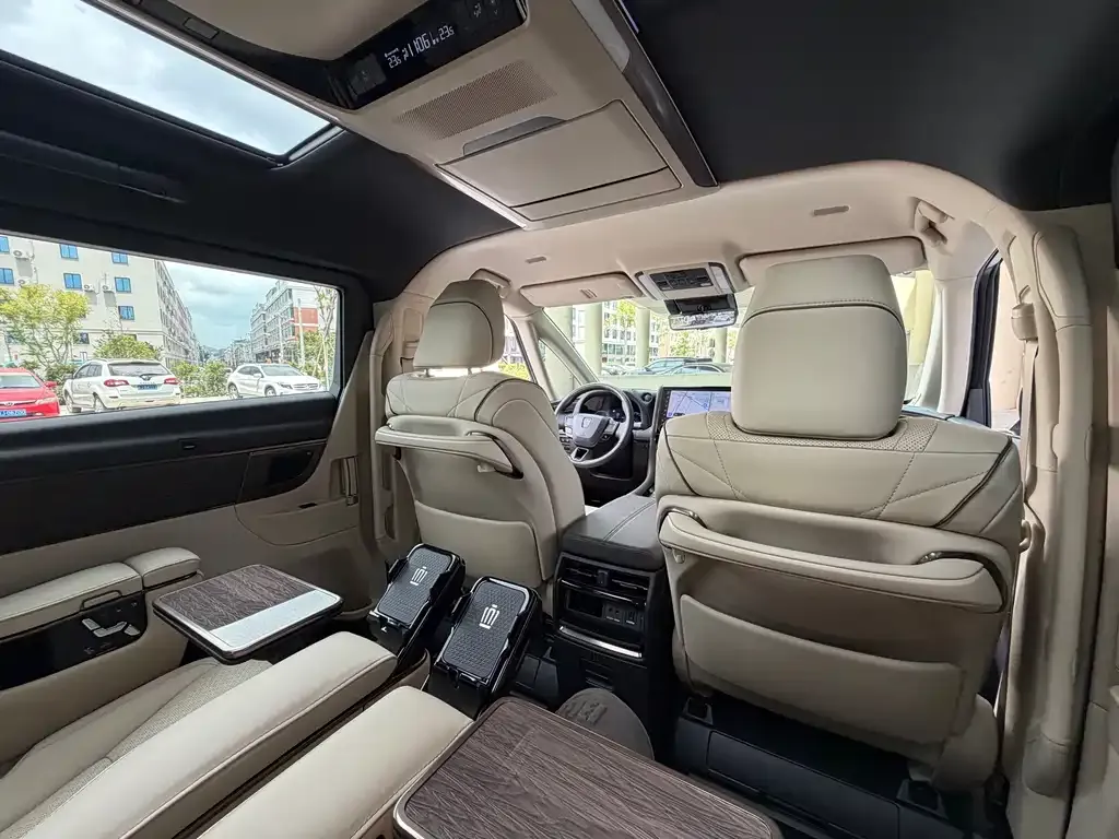 Toyota Vellfire — фото 9
