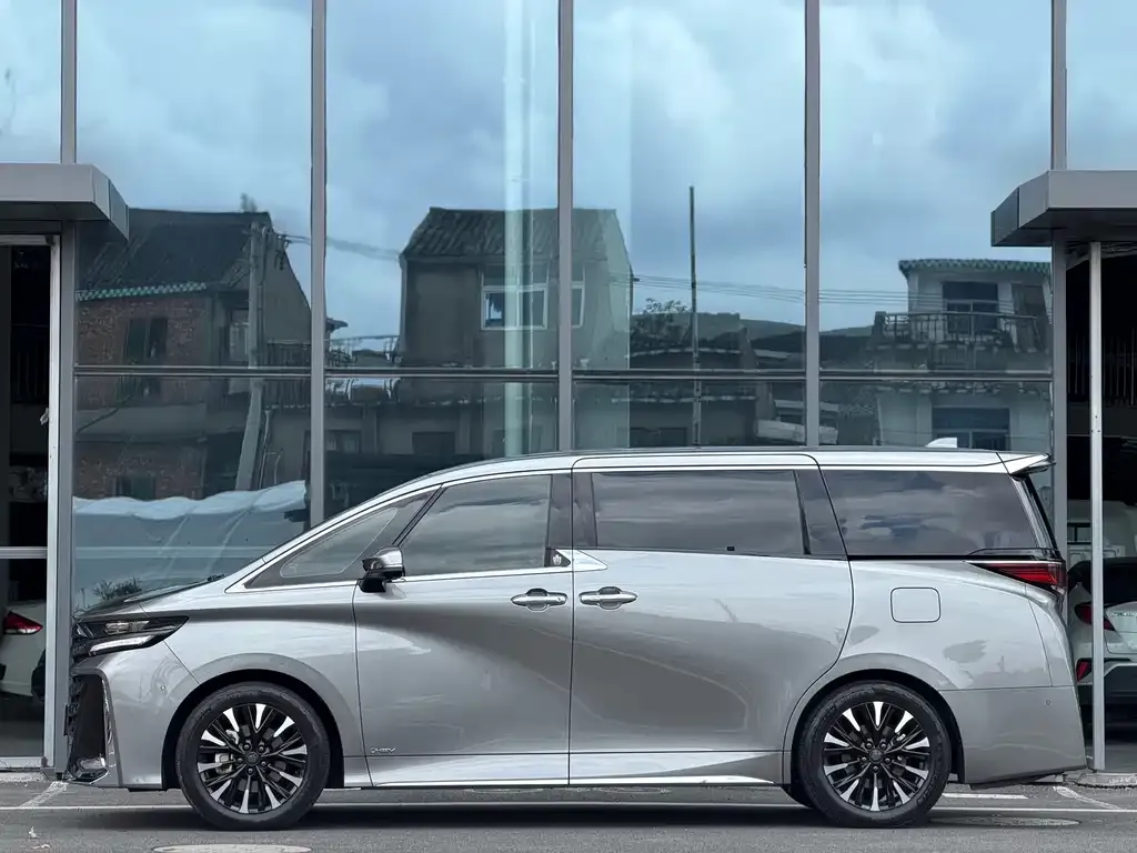 Toyota Vellfire — фото 10