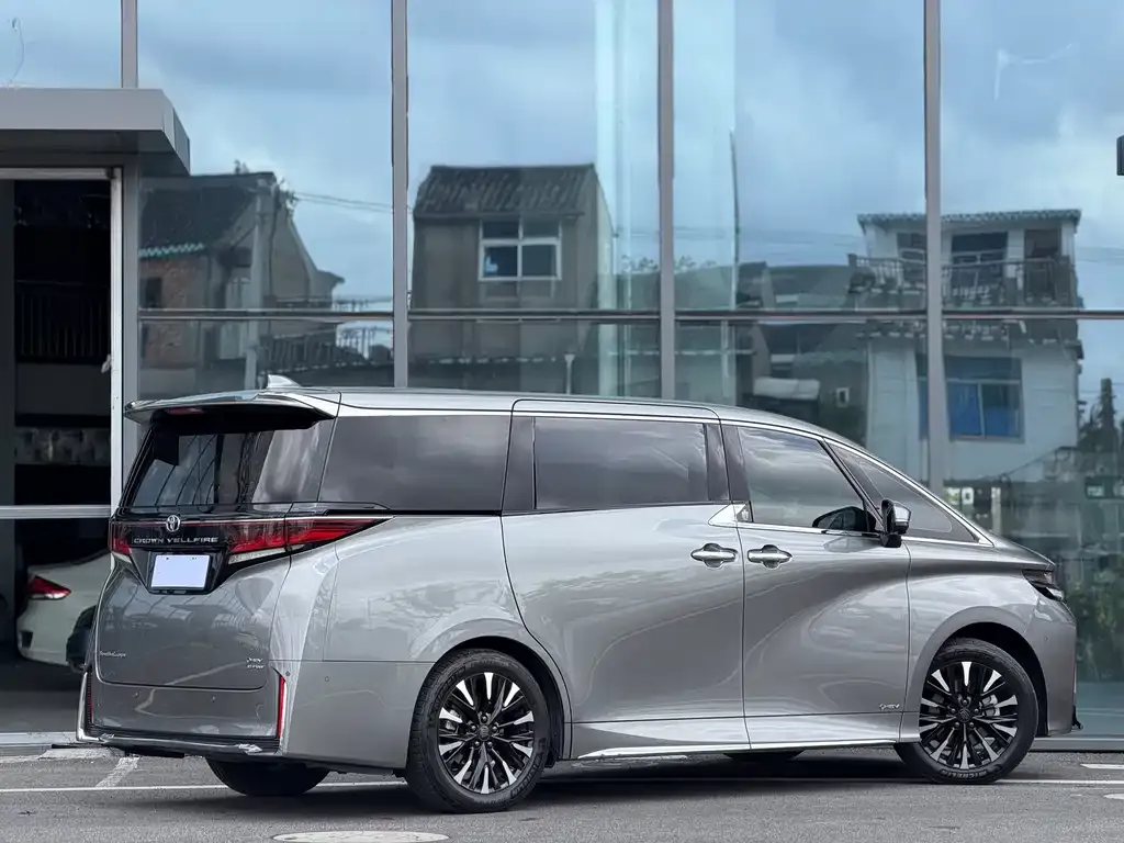 Toyota Vellfire — фото 4