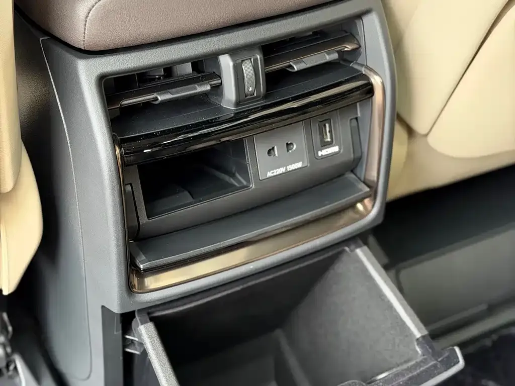 Toyota Vellfire — фото 8